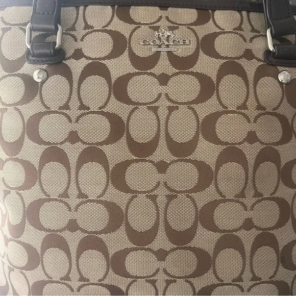 COACH, Signature C Brown and Tan shoulder/tote bag - Picture 16 of 17